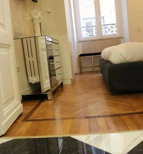 Trevi Fountain Luxury Flat