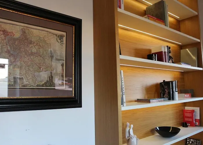 Trevi Fountain Luxury Flat Апартаменты *